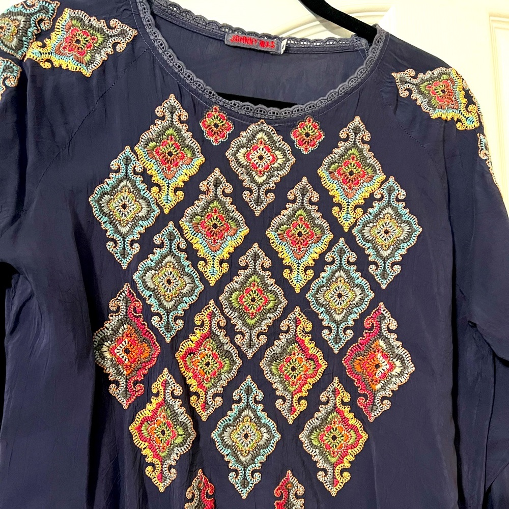 Johnny Was embroidered top. Size small.